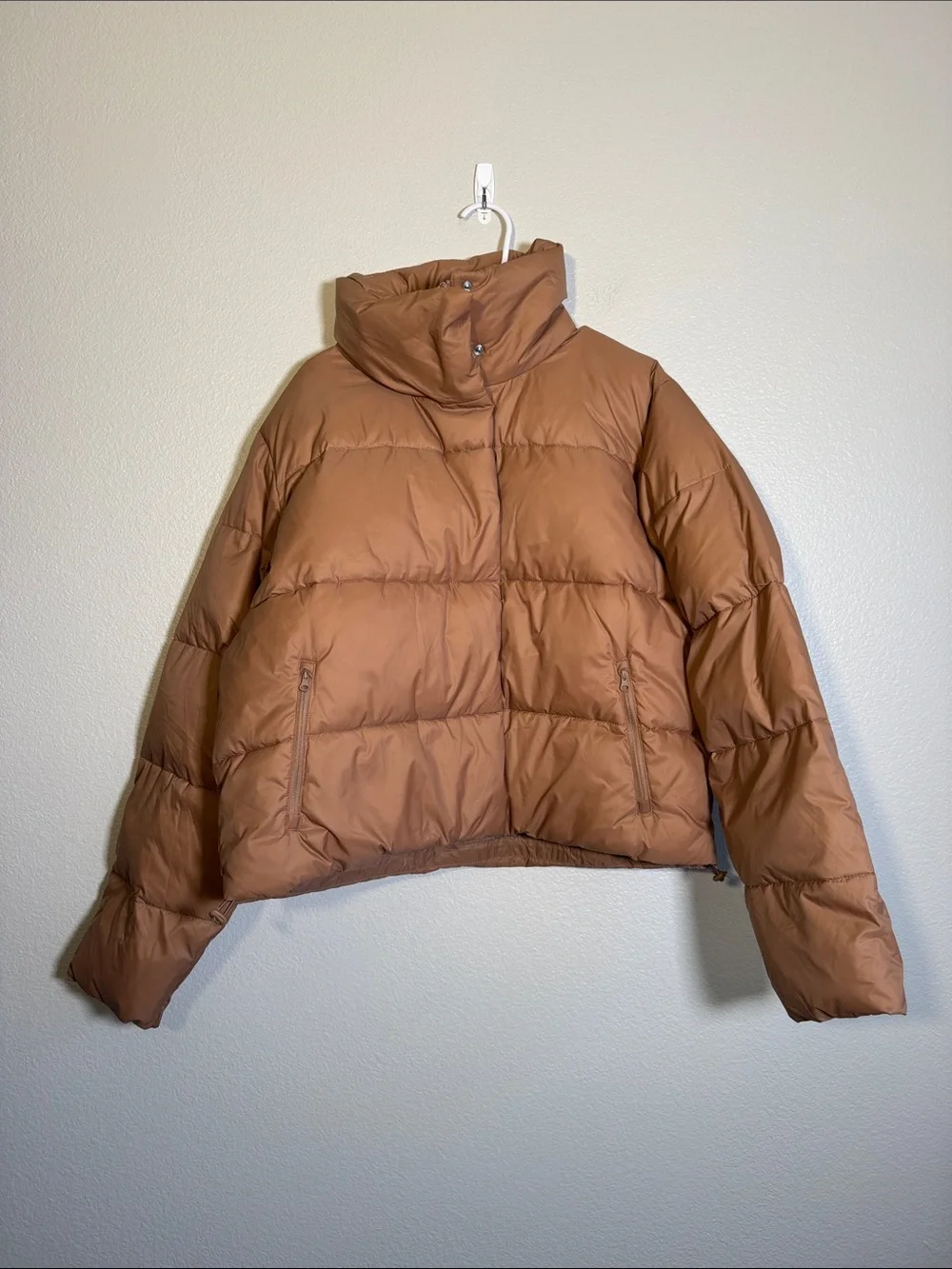 ALO Yoga Gold Rush Puffer Jacket in Toasted Almond - L